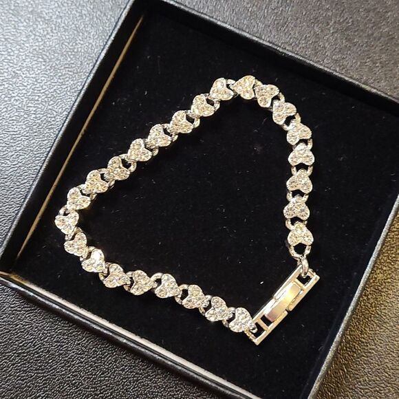 New Silver plated cubic zirconia heart tennis bracelet - Picture 4 of 5